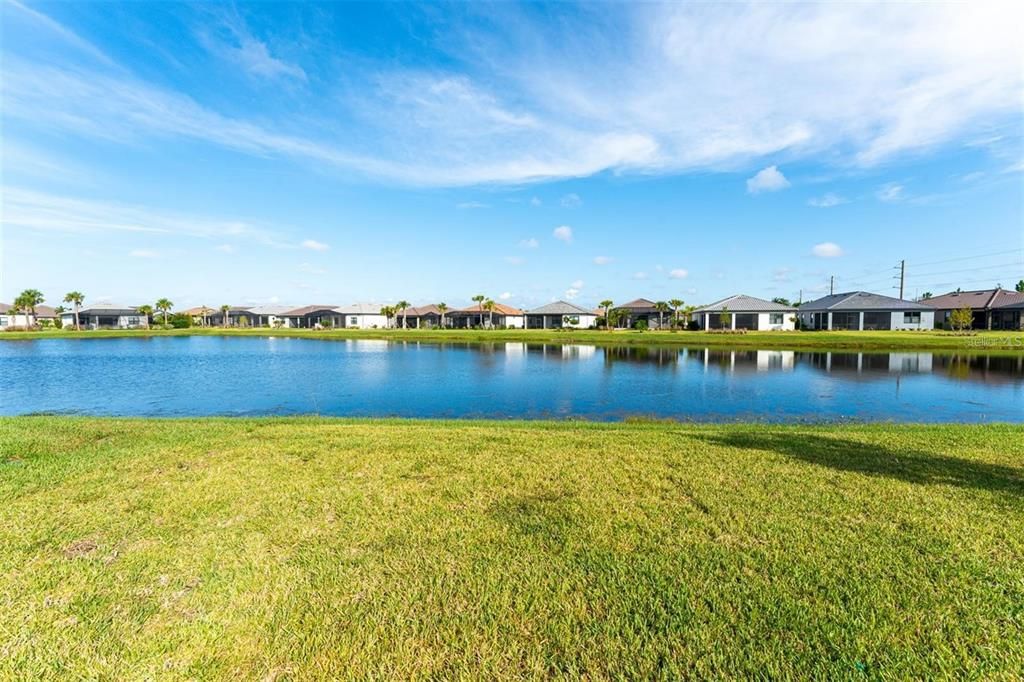 出租: $5,900 (3 贝兹, 2 浴室, 2084 平方英尺)