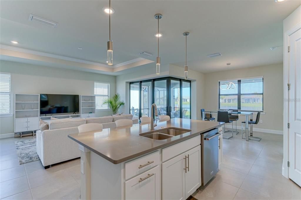 出租: $5,900 (3 贝兹, 2 浴室, 2084 平方英尺)