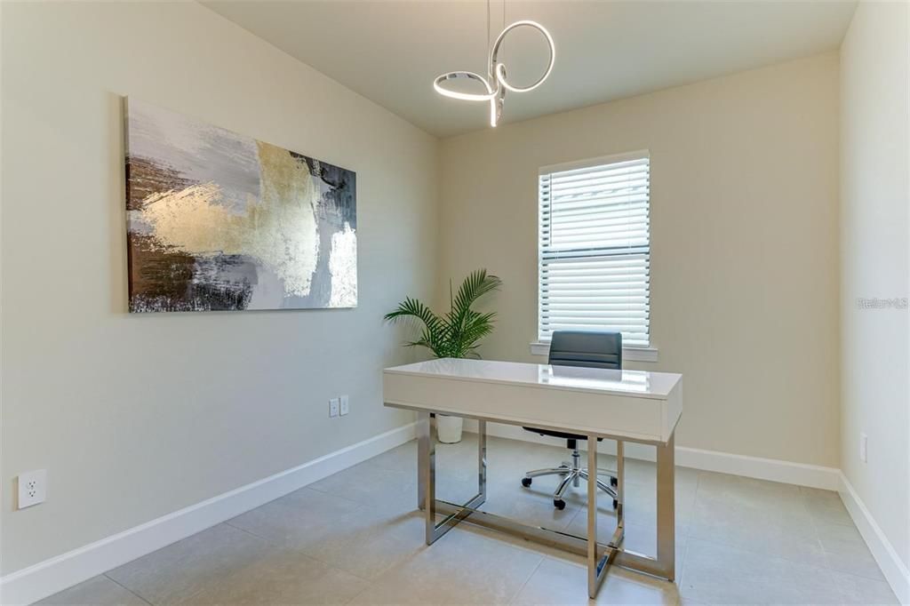 出租: $5,900 (3 贝兹, 2 浴室, 2084 平方英尺)