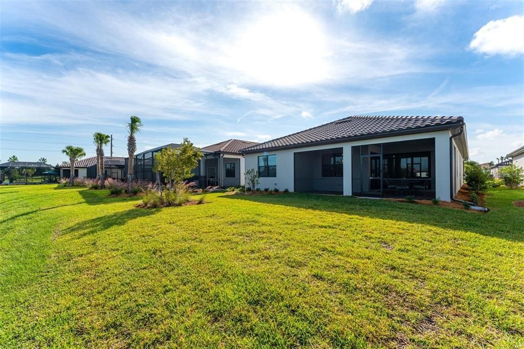 出租: $5,900 (3 贝兹, 2 浴室, 2084 平方英尺)