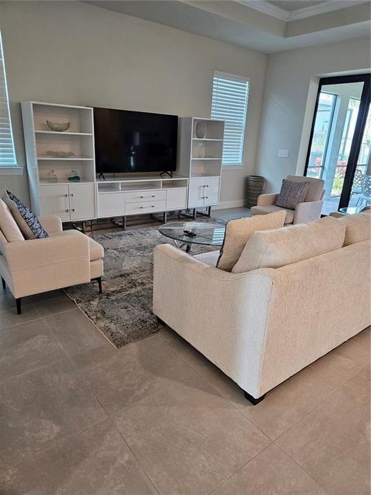 出租: $5,900 (3 贝兹, 2 浴室, 2084 平方英尺)