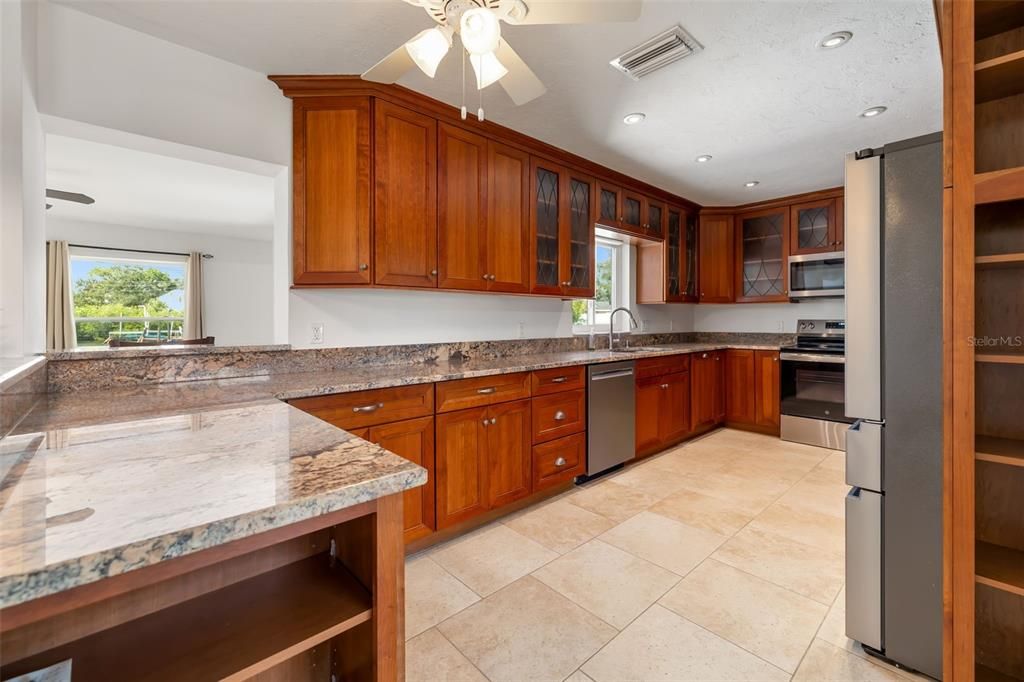 Active With Contract: $598,000 (4 beds, 2 baths, 1919 Square Feet)