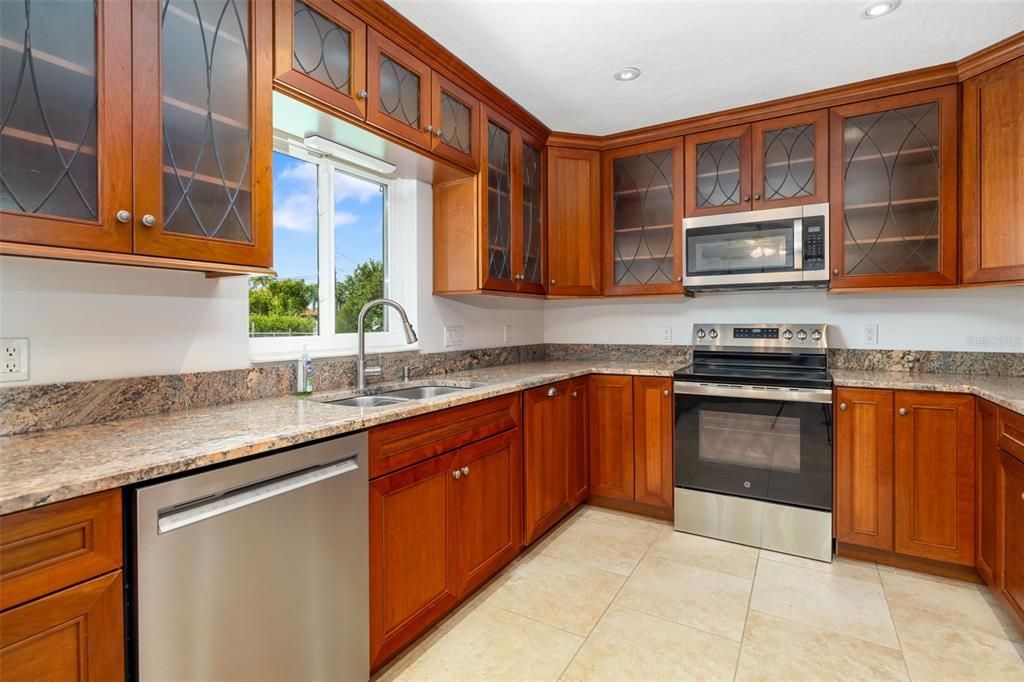 Active With Contract: $598,000 (4 beds, 2 baths, 1919 Square Feet)