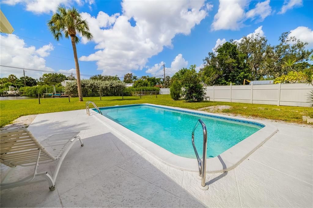 Active With Contract: $598,000 (4 beds, 2 baths, 1919 Square Feet)