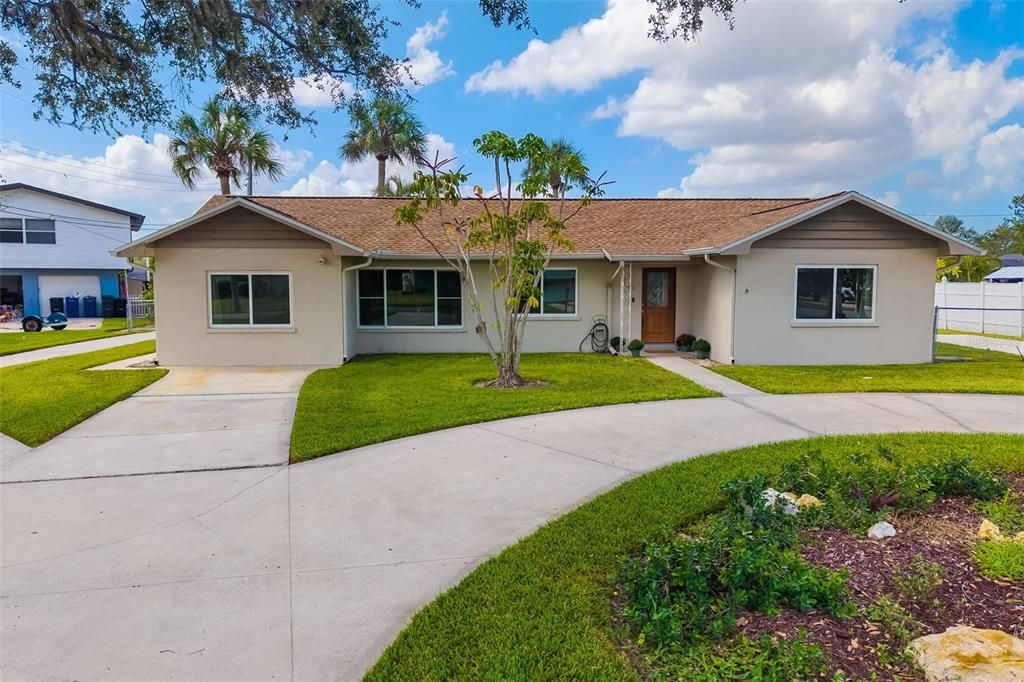 Active With Contract: $598,000 (4 beds, 2 baths, 1919 Square Feet)