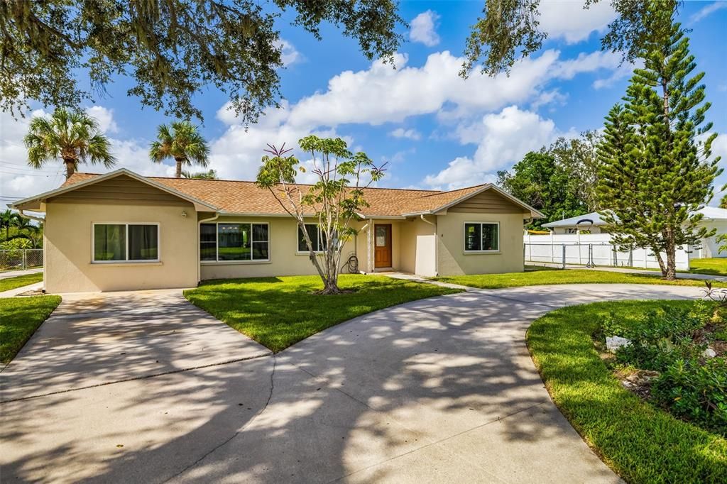 Active With Contract: $598,000 (4 beds, 2 baths, 1919 Square Feet)