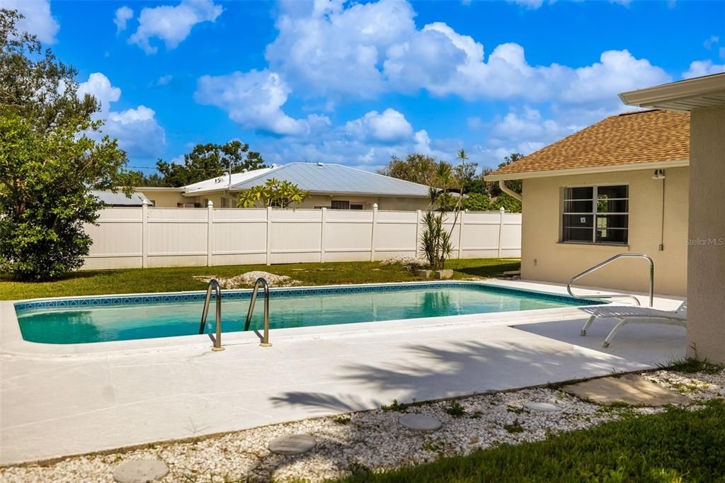 Active With Contract: $598,000 (4 beds, 2 baths, 1919 Square Feet)