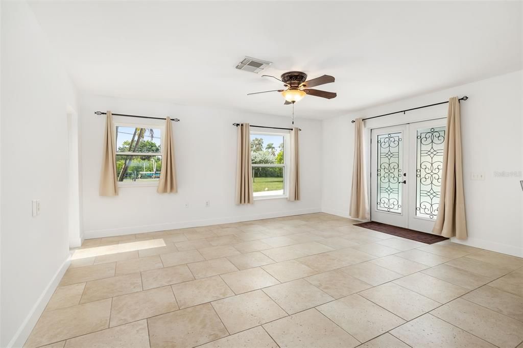 Active With Contract: $598,000 (4 beds, 2 baths, 1919 Square Feet)