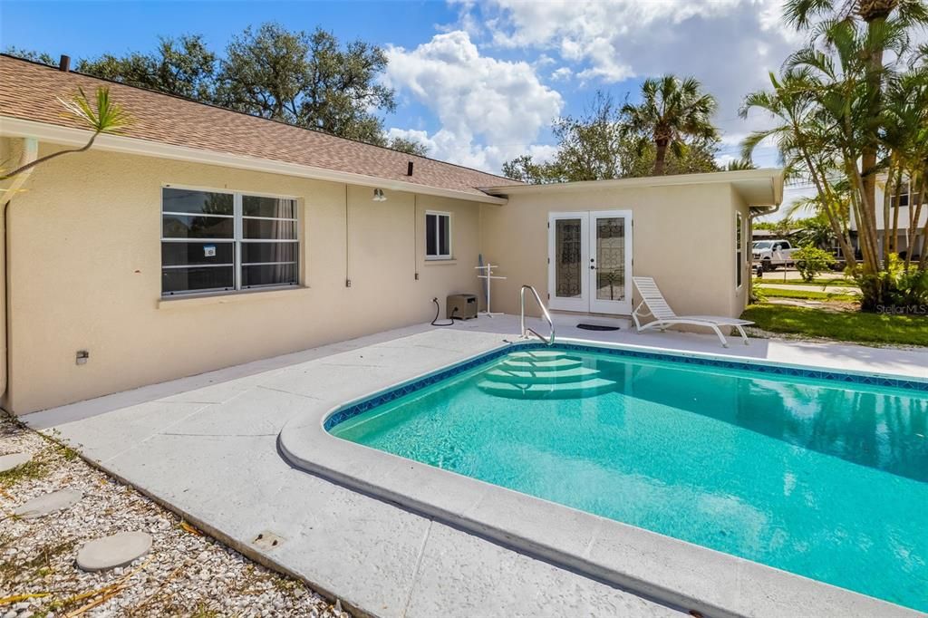 Active With Contract: $598,000 (4 beds, 2 baths, 1919 Square Feet)