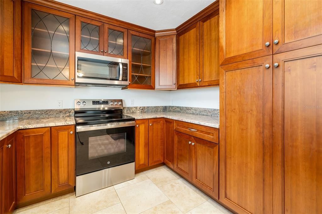 Active With Contract: $598,000 (4 beds, 2 baths, 1919 Square Feet)