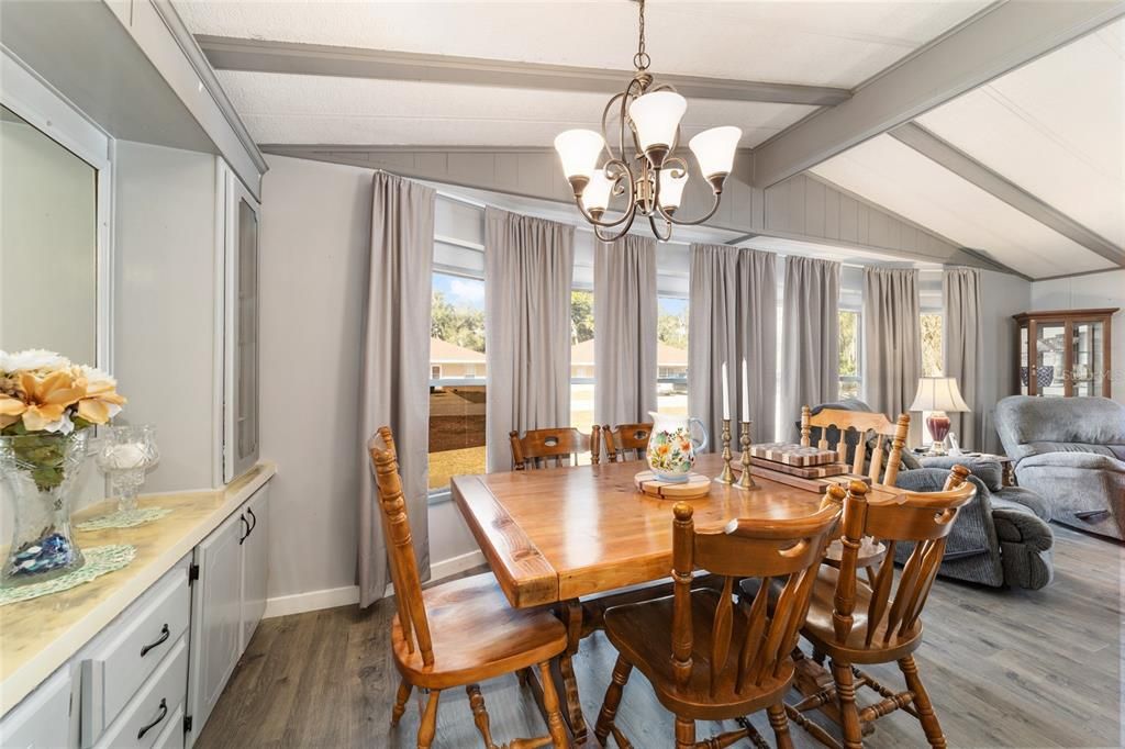 En Venta: $249,900 (3 camas, 2 baños, 1330 Pies cuadrados)