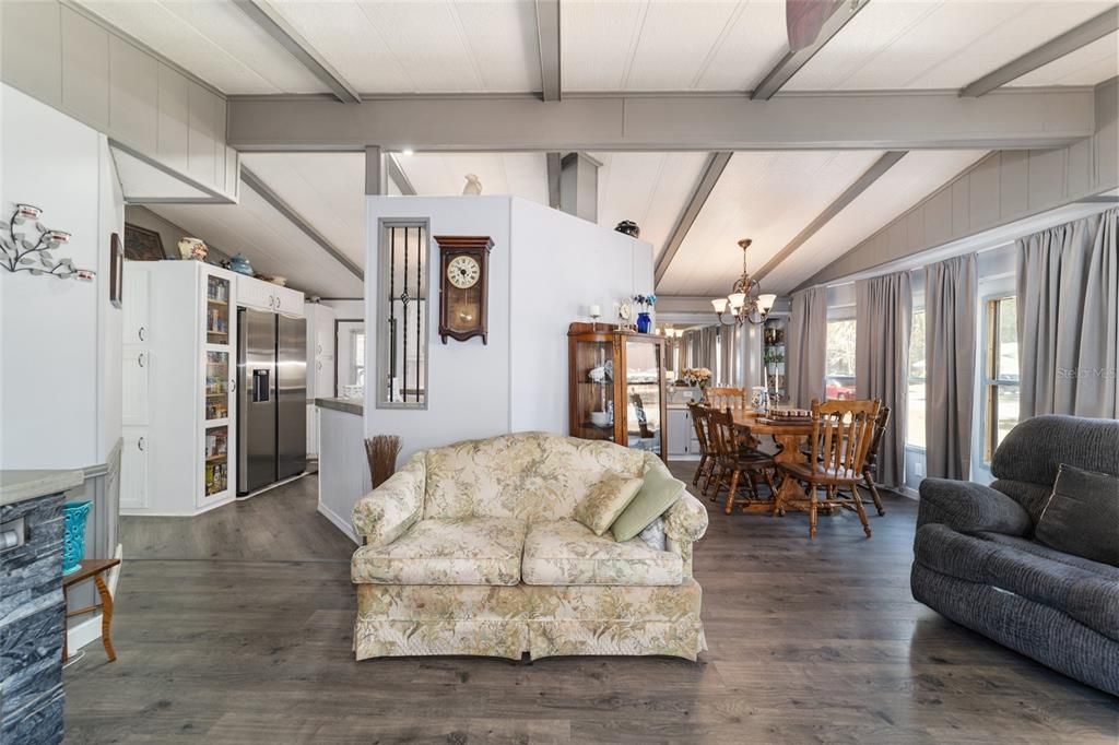 En Venta: $249,900 (3 camas, 2 baños, 1330 Pies cuadrados)