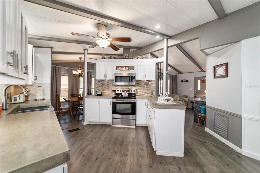 En Venta: $249,900 (3 camas, 2 baños, 1330 Pies cuadrados)