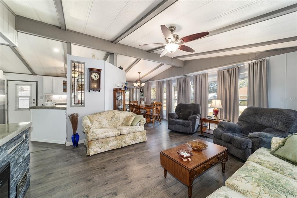 En Venta: $249,900 (3 camas, 2 baños, 1330 Pies cuadrados)