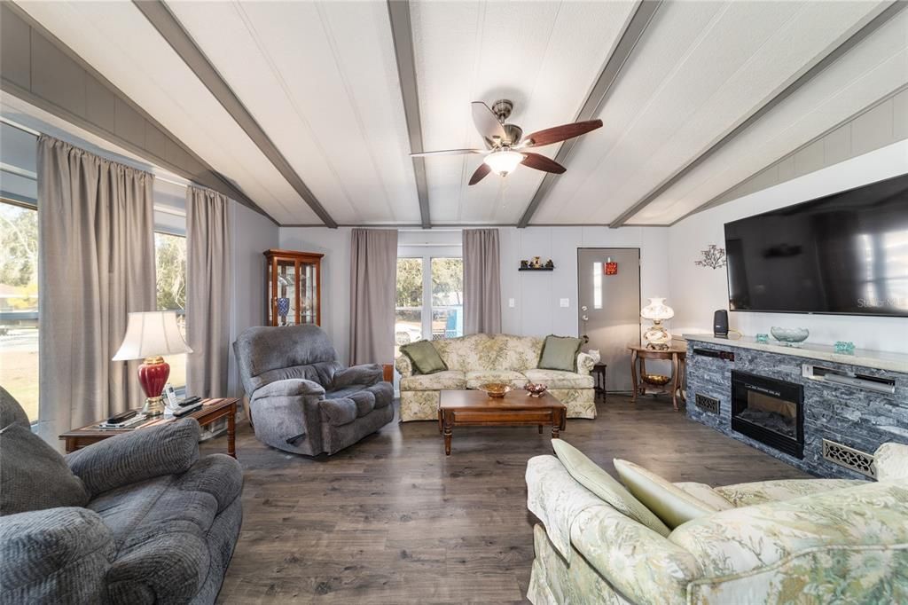 En Venta: $249,900 (3 camas, 2 baños, 1330 Pies cuadrados)