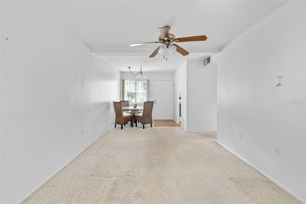 待售: $100,000 (2 贝兹, 1 浴室, 744 平方英尺)