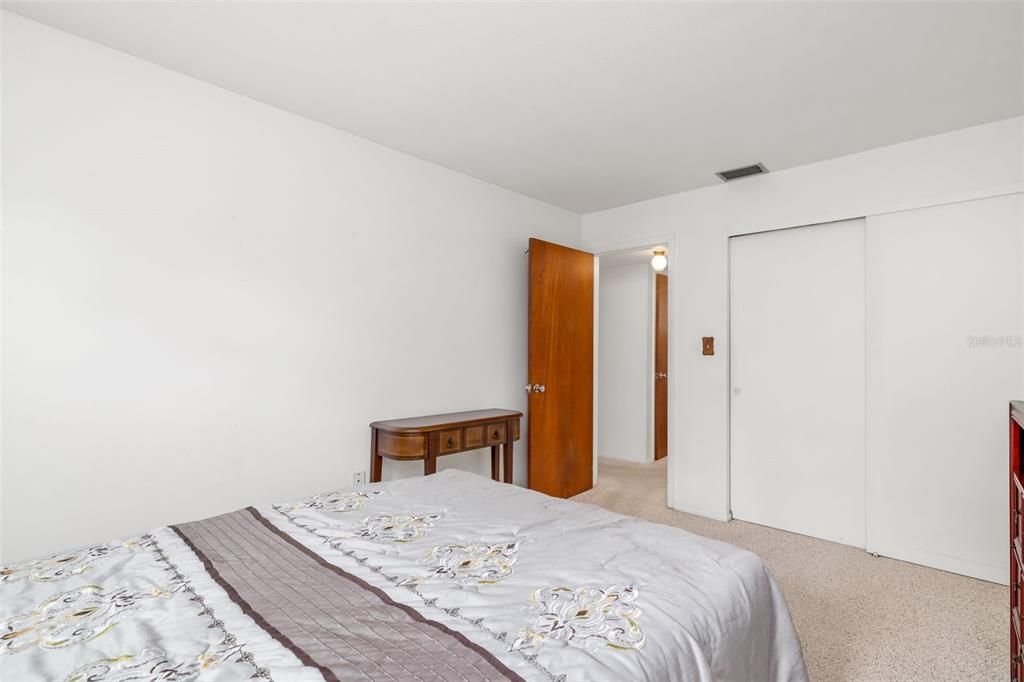 待售: $100,000 (2 贝兹, 1 浴室, 744 平方英尺)