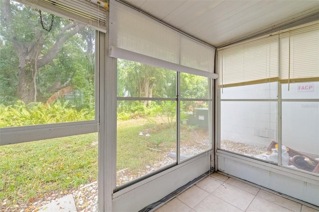 待售: $100,000 (2 贝兹, 1 浴室, 744 平方英尺)