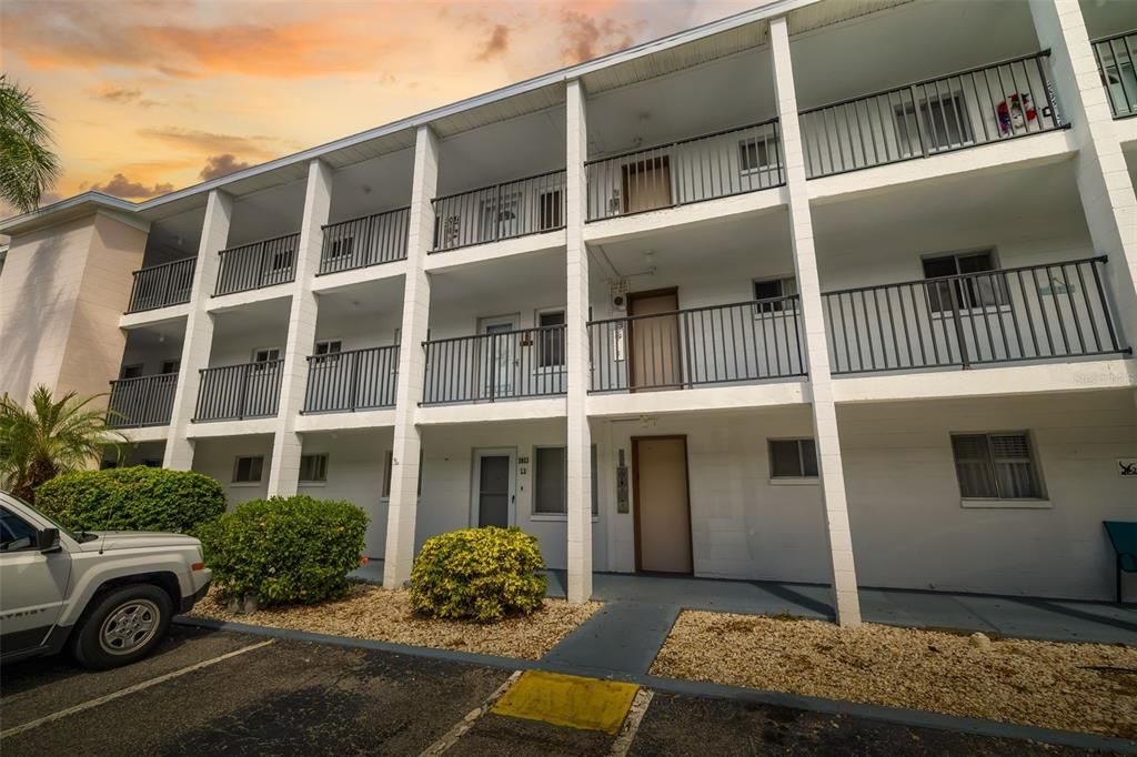 待售: $100,000 (2 贝兹, 1 浴室, 744 平方英尺)