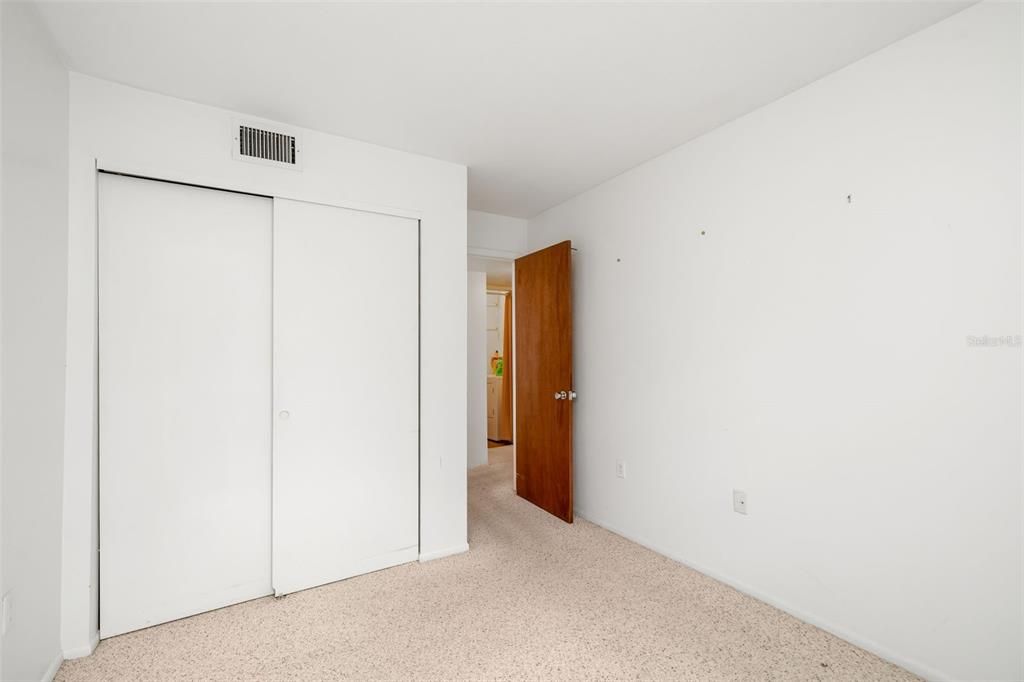 待售: $100,000 (2 贝兹, 1 浴室, 744 平方英尺)