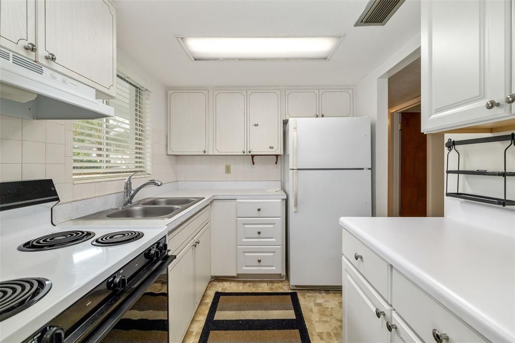 待售: $100,000 (2 贝兹, 1 浴室, 744 平方英尺)