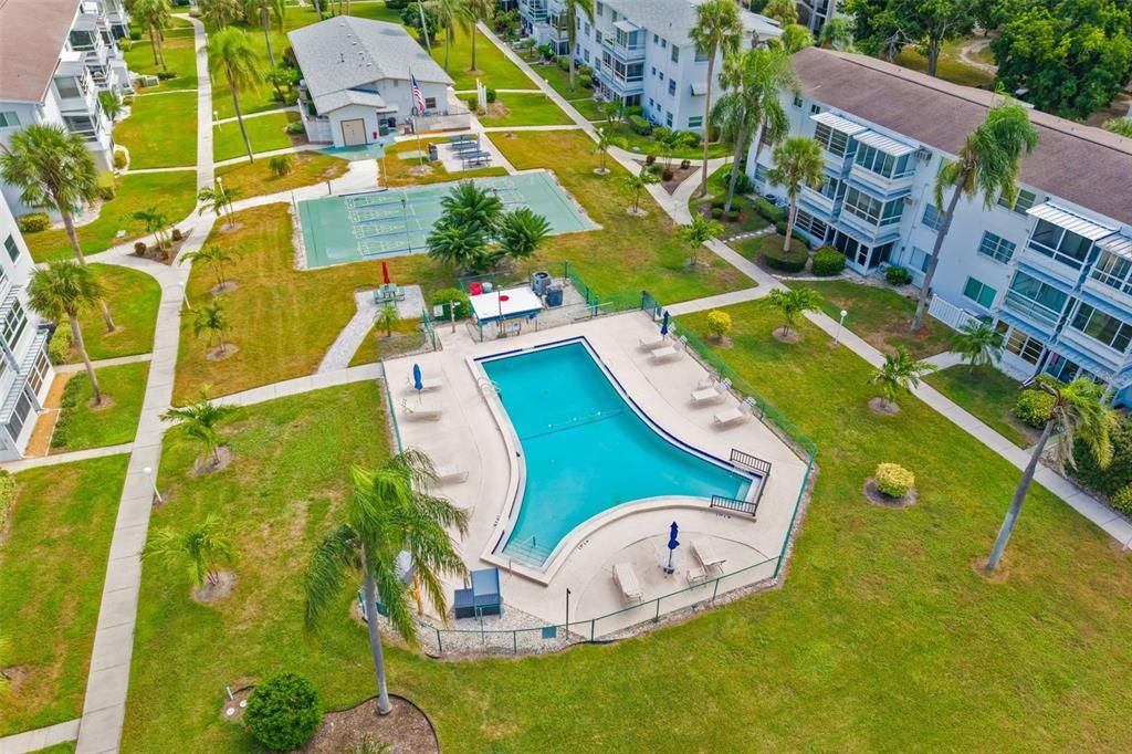 待售: $100,000 (2 贝兹, 1 浴室, 744 平方英尺)