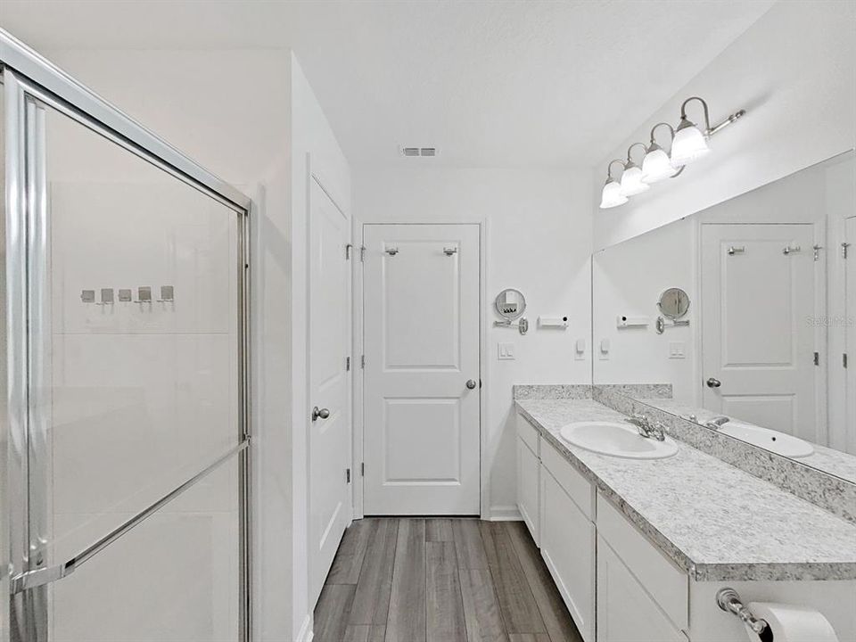 En Venta: $355,000 (4 camas, 3 baños, 2260 Pies cuadrados)