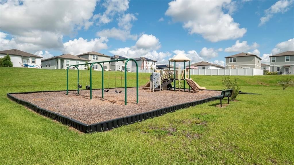 En Venta: $355,000 (4 camas, 3 baños, 2260 Pies cuadrados)