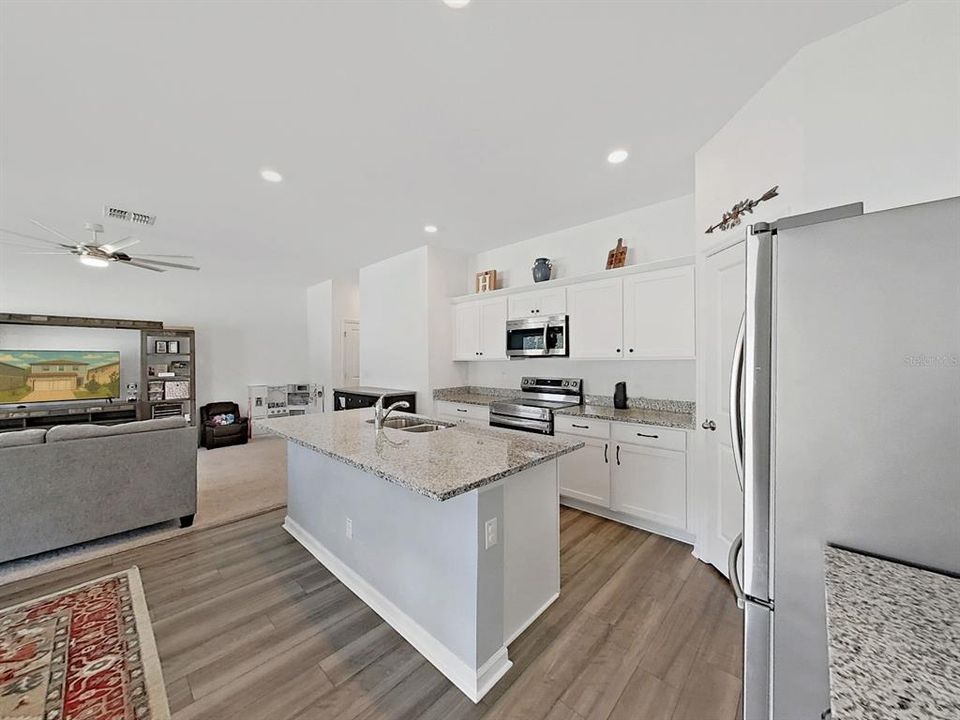 En Venta: $355,000 (4 camas, 3 baños, 2260 Pies cuadrados)