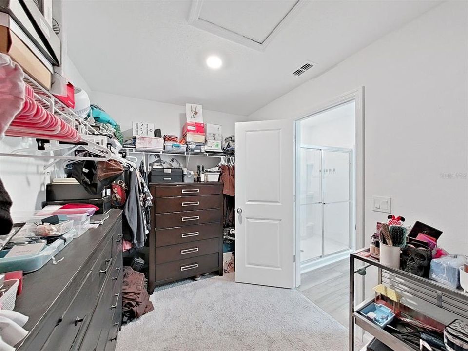 En Venta: $355,000 (4 camas, 3 baños, 2260 Pies cuadrados)