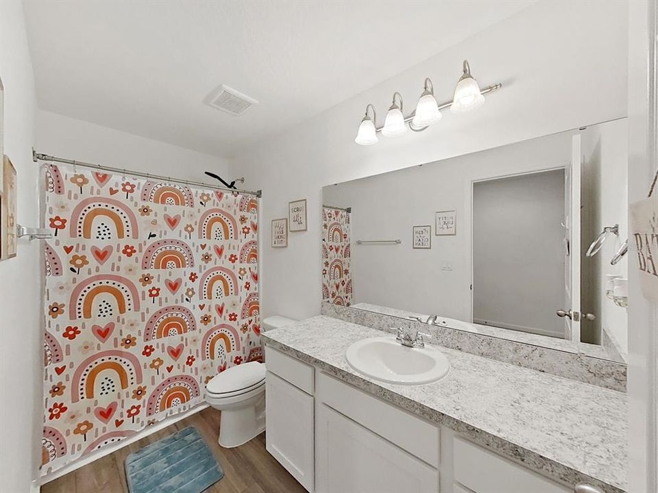 En Venta: $355,000 (4 camas, 3 baños, 2260 Pies cuadrados)