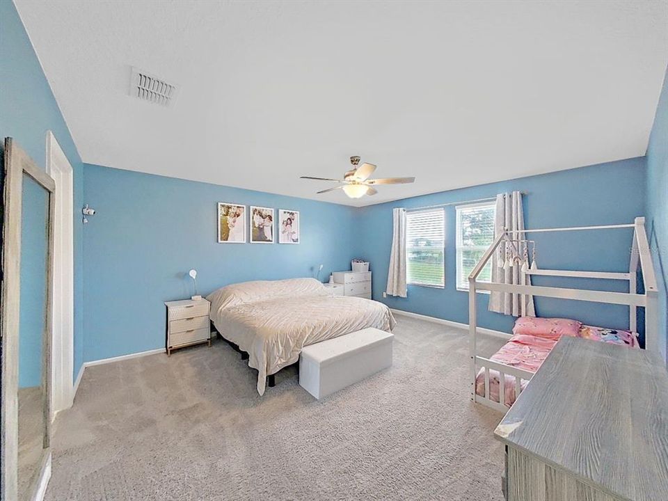 En Venta: $355,000 (4 camas, 3 baños, 2260 Pies cuadrados)