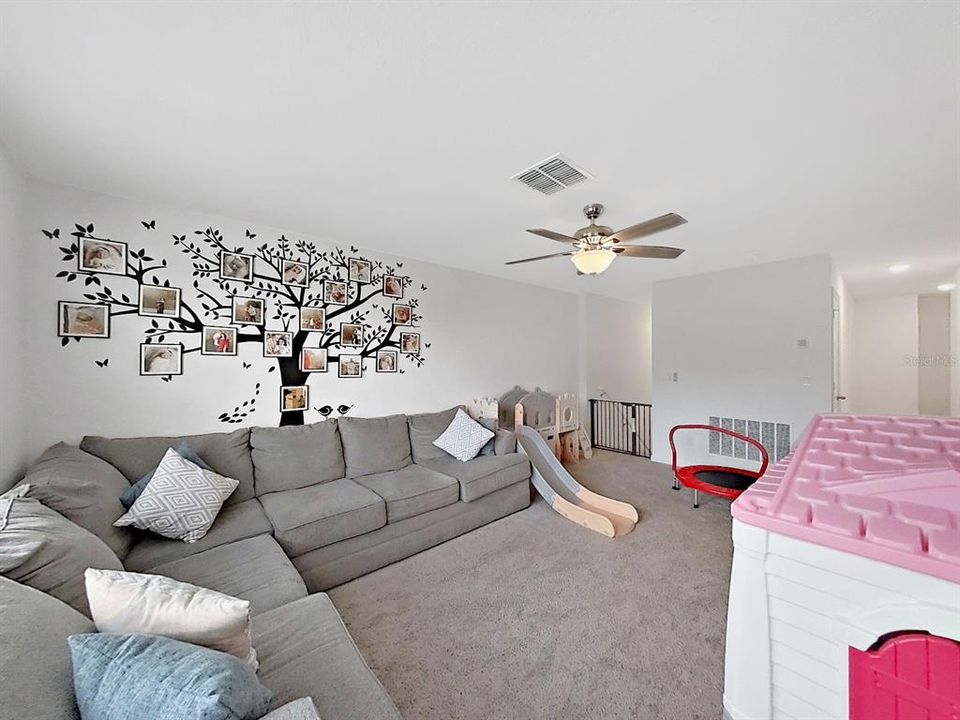 En Venta: $355,000 (4 camas, 3 baños, 2260 Pies cuadrados)