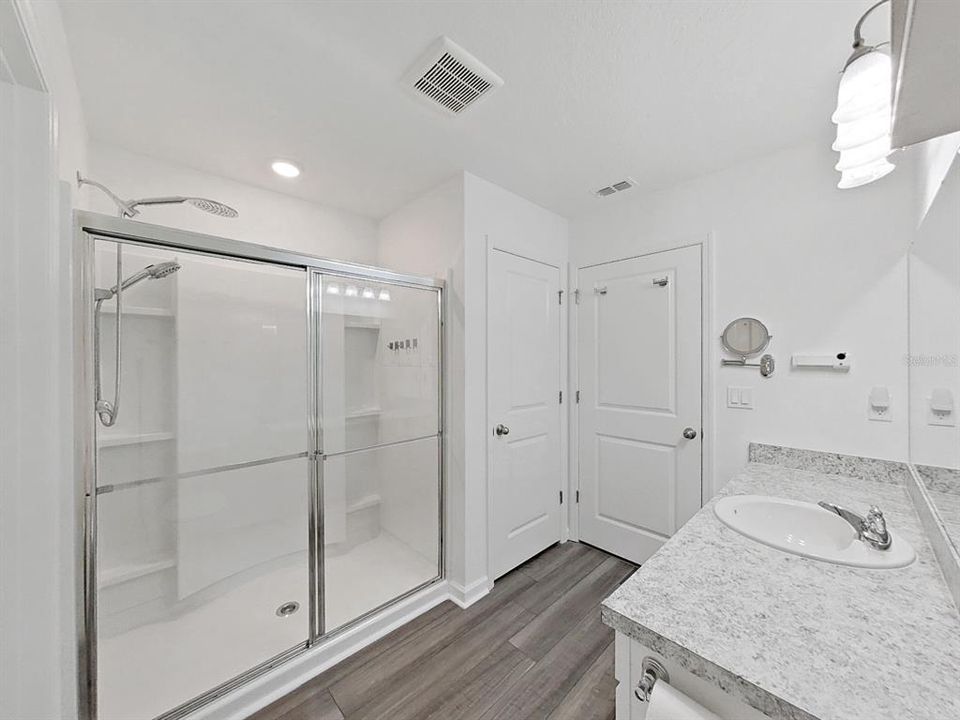 En Venta: $355,000 (4 camas, 3 baños, 2260 Pies cuadrados)