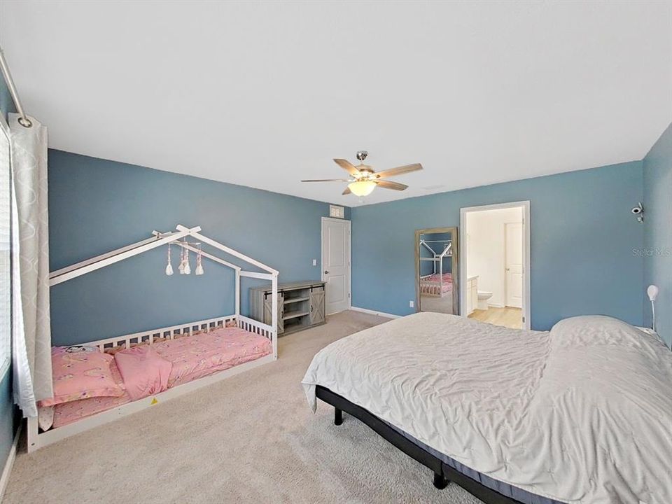 En Venta: $355,000 (4 camas, 3 baños, 2260 Pies cuadrados)