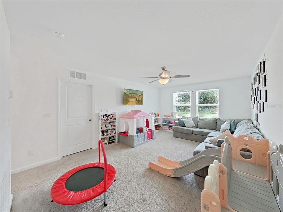 En Venta: $355,000 (4 camas, 3 baños, 2260 Pies cuadrados)