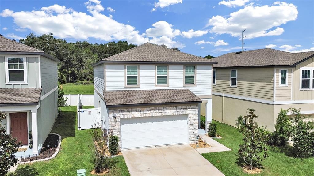 En Venta: $355,000 (4 camas, 3 baños, 2260 Pies cuadrados)