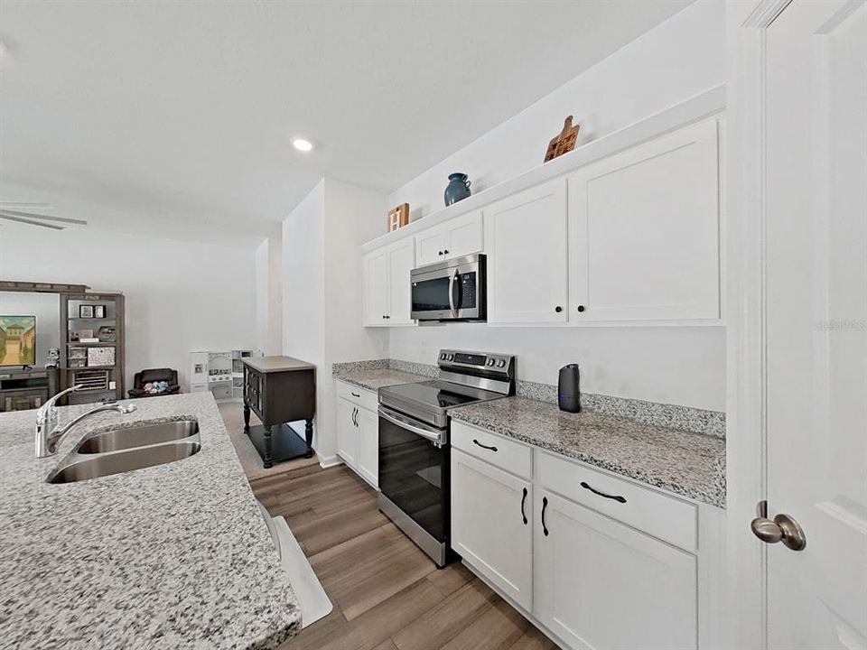 En Venta: $355,000 (4 camas, 3 baños, 2260 Pies cuadrados)