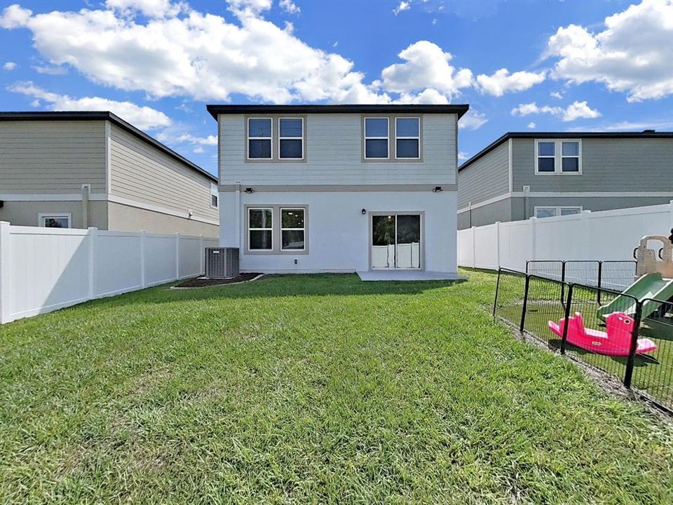 En Venta: $355,000 (4 camas, 3 baños, 2260 Pies cuadrados)