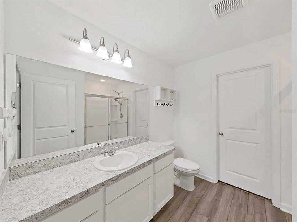 En Venta: $355,000 (4 camas, 3 baños, 2260 Pies cuadrados)