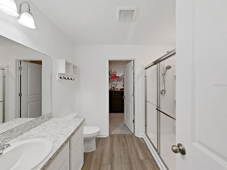 En Venta: $355,000 (4 camas, 3 baños, 2260 Pies cuadrados)