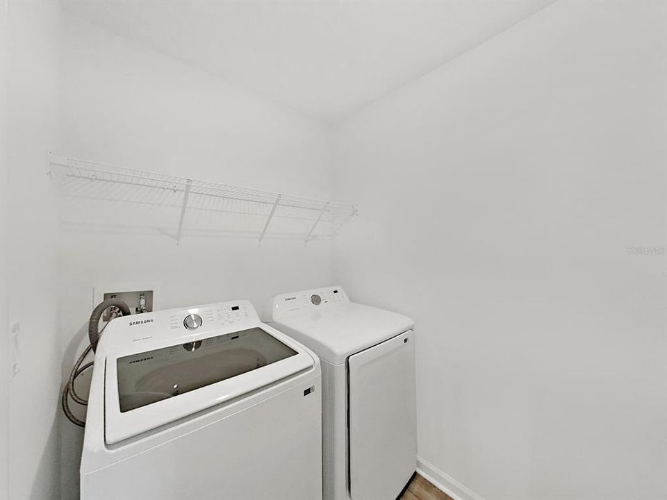 En Venta: $355,000 (4 camas, 3 baños, 2260 Pies cuadrados)