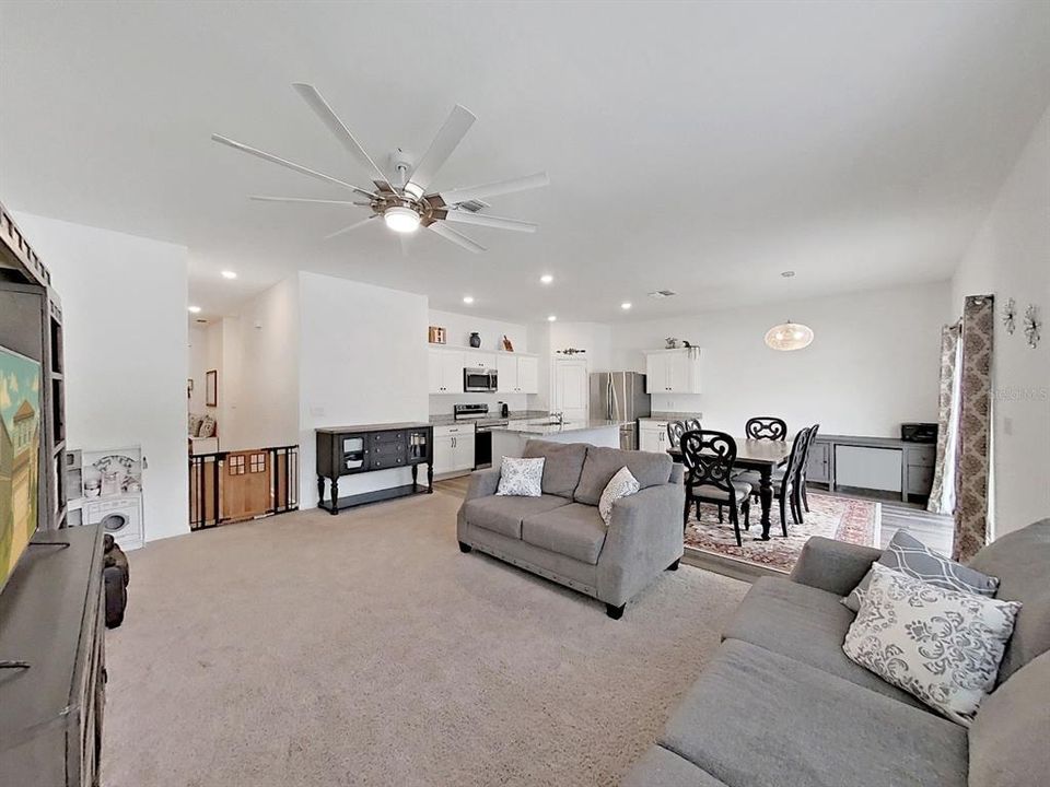 En Venta: $355,000 (4 camas, 3 baños, 2260 Pies cuadrados)