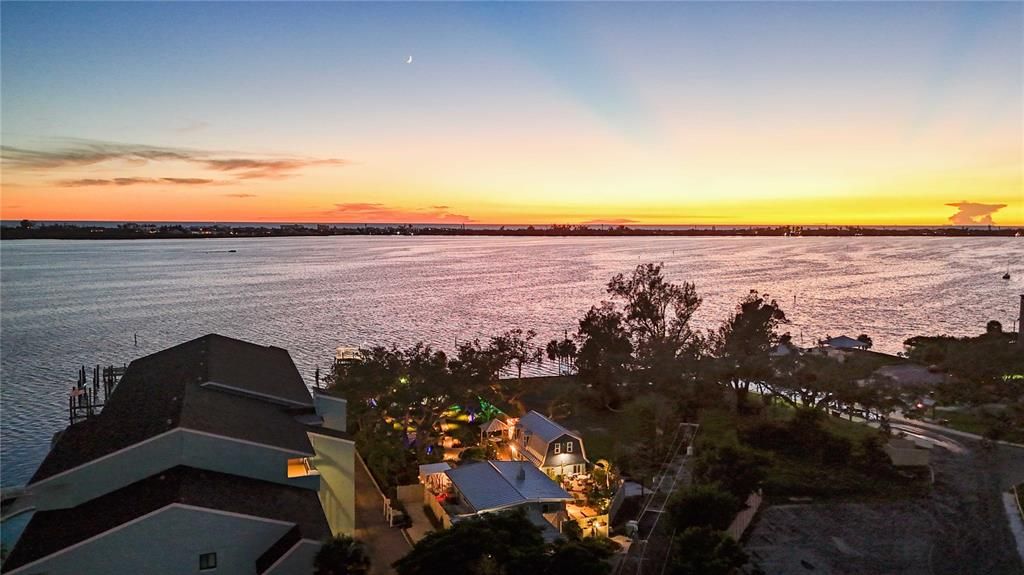 На продажу: $2,499,000 (3 спален, 3 ванн, 2169 Квадратных фут)