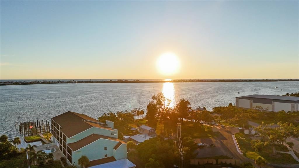 На продажу: $2,499,000 (3 спален, 3 ванн, 2169 Квадратных фут)