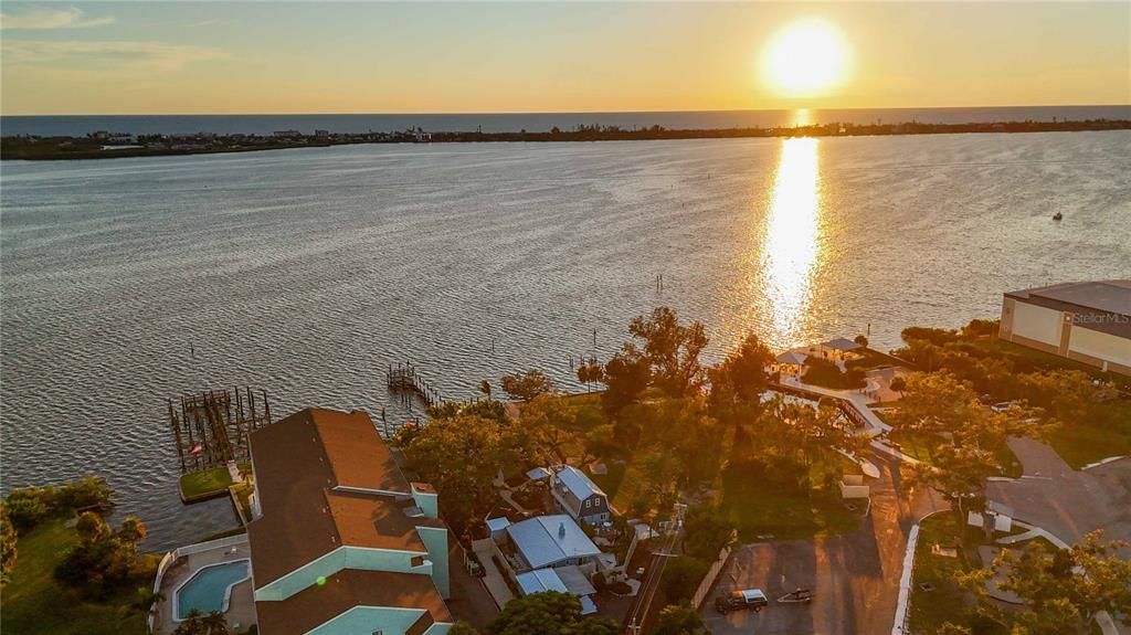 На продажу: $2,499,000 (3 спален, 3 ванн, 2169 Квадратных фут)