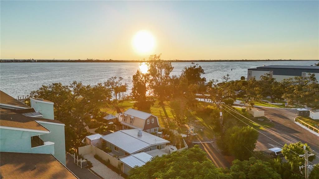 На продажу: $2,499,000 (3 спален, 3 ванн, 2169 Квадратных фут)