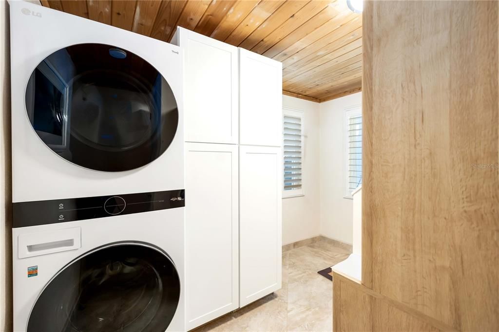 На продажу: $2,499,000 (3 спален, 3 ванн, 2169 Квадратных фут)