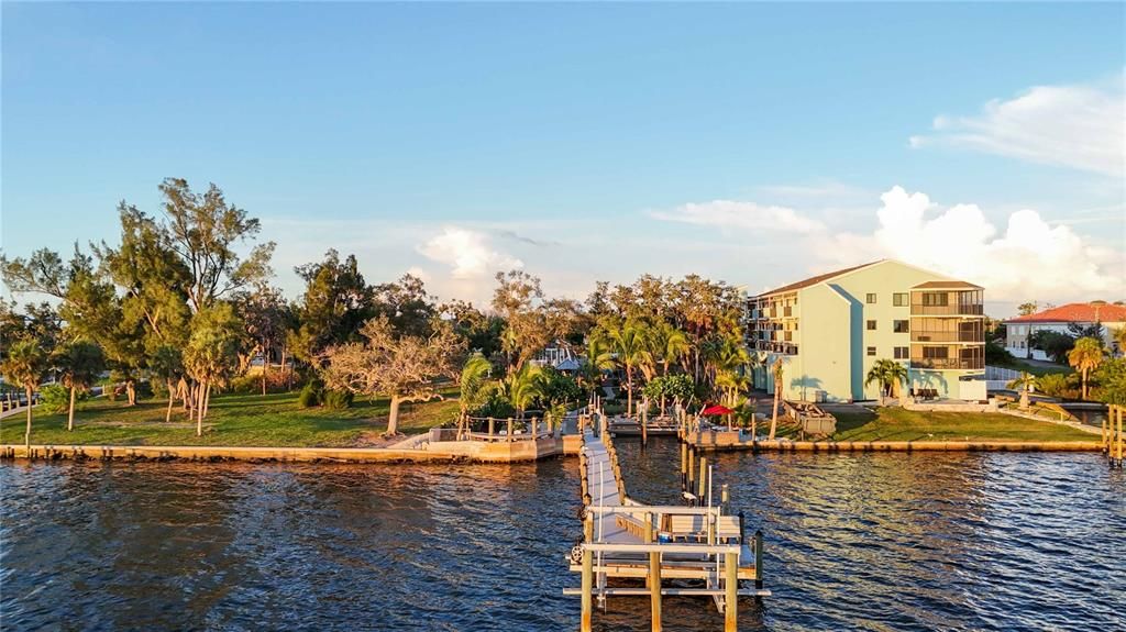 На продажу: $2,499,000 (3 спален, 3 ванн, 2169 Квадратных фут)