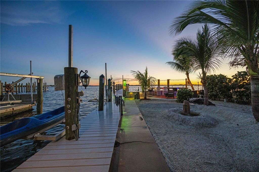 На продажу: $2,499,000 (3 спален, 3 ванн, 2169 Квадратных фут)